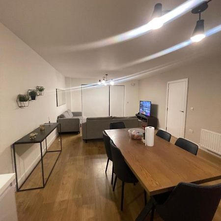 מיינות' Private Room In A New Shared Apartment מראה חיצוני תמונה
